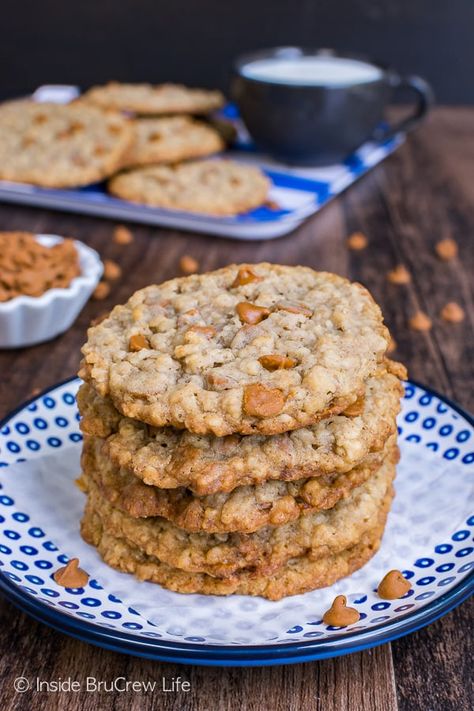 Crispy Banana Cookies, Quaker Oatmeal Cookie Recipe, Crispy Oatmeal Cookies, Light Eating, The Perfect Cookie, Healthy Oatmeal Cookies, Banana Oatmeal Cookies, After School Snack, Cinnamon Oatmeal