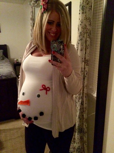 My DIY snowman maternity shirt. Black pompoms, a carrot made from Orange felt, a red pipe cleaner for the bow, Googly eyes all glued on a white tank. Pregnancy Ugly Christmas Sweater, Pregnant Ugly Christmas Sweater, Diy Maternity Shirt, Ugly Christmas Sweater Pregnant, Reindeer Ugly Sweater, Diy Maternity Clothes, Diy Christmas Sweater, Holidays Decorations, Pregnant Halloween Costumes