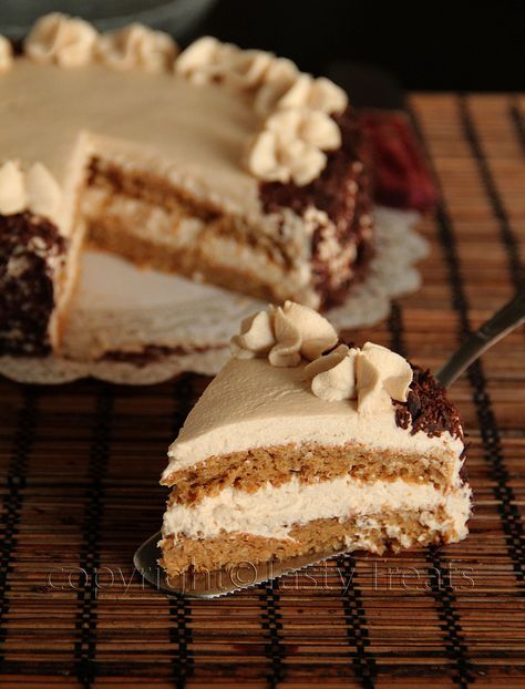 Tasty Treats: Coffee Mascarpone Cream Cake Best Coffee Cake Ever, Mascarpone Dessert Recipes, Mascarpone Recipes Dessert, Coffee Cream Cake, Marscapone Recipes, Mascarpone Desserts, Cake With Mascarpone Cream, Mascarpone Cake, Mascarpone Recipes