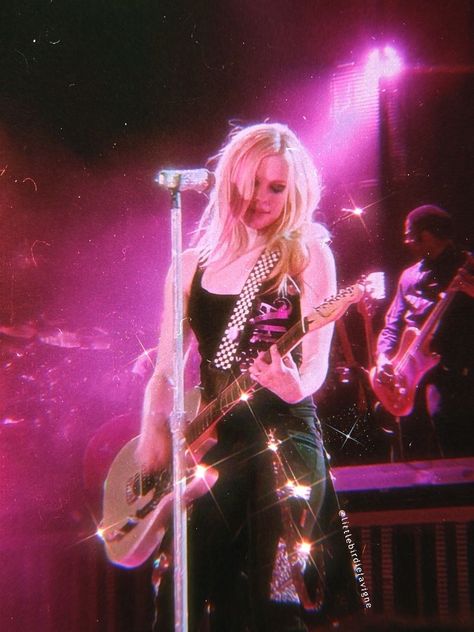 Punk Aesthetic Wallpaper, Avril Lavigne Aesthetic, Pop Punk Aesthetic, Avril Levigne, Avril Lavingne, 2000s Punk, Avril Lavigne Photos, Emo Princess, Punk Rock Princess