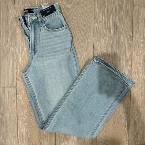 See Pics For Size/ Style Details Holister Jeans, Hollister Clothes, Birthday List, Hollister Jeans, Christmas 2024, Jeans Color, Christmas Wishlist, Girls Jeans, Christmas List