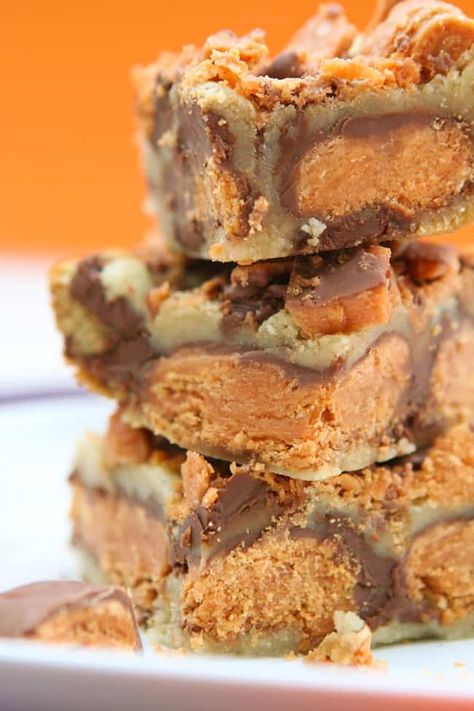 Butterfinger Cookie Bars Recipe - Pip and Ebby Butterfinger Cookies, Caramel Cheesecake, Cheesecake Brownies, Cookie Bar Recipes, Yummy Sweets, How Sweet Eats, Eat Dessert, Sweets Treats, Dessert Bars