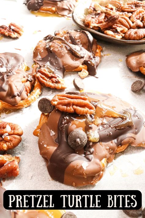 These easy pretzel turtle bites will be your new favourtie treat! With layers of pretzel, pecans, caramel, chocolate and sea salt to top it off; giving it a sweet and salty flavour! Full recipe on my website www.viceats.com Pretzel Carmel Turtles, Pretzel Caramel Bites, Turtle Bites, Turtle Pretzels, Turtle Candies, Pretzel Turtles, Chocolate Pecans, Thanksgiving Chocolates, Caramel Bites