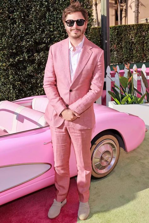 Barbie Movie Premiere, Margot Robbie Ryan Gosling, Barbie Premiere, Louis Vuitton Dresses, Bottega Veneta Dress, Alexandra Shipp, Barbie Car, Black Sparkly Dress, Michael Cera