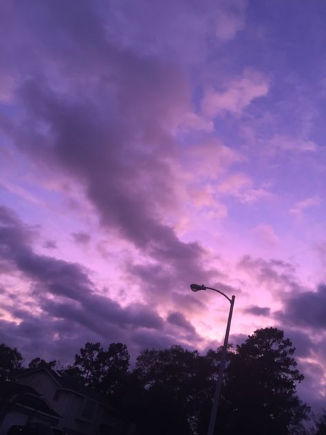 its a purple pink cloudy sky #sunset #aesthetic #wallpaper #sky #photography Purple Cloudy Sky, Purple Sunset Aesthetic, Pink Cloudy Sky, Spotify Wallpapers, Aesthetic Wallpaper Sky, Purple Hour, Granola Oats, Sunset Aesthetic Wallpaper, Blurry Aesthetic