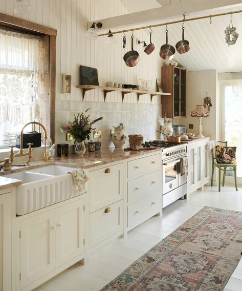 Kitchen Devol, Devol Shaker Kitchen, Pearl Lowe, Scandinavian Kitchens, Devol Kitchens, Neutral Kitchen, Beach House Kitchens, English Kitchens, Beige Kitchen