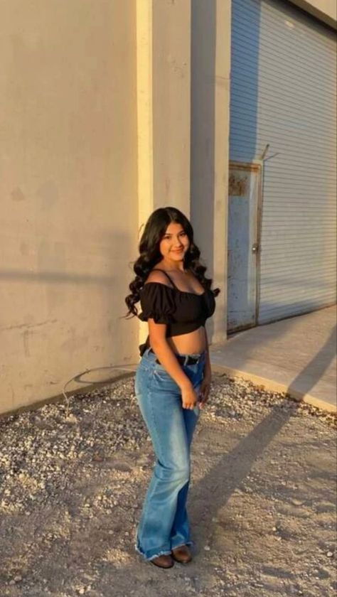 Vaquera Outfit For Quince, Baile Fits, Jaripeo Outfits, Takuache Girl Outfits, Vaquera Outfits, 2023 Outfits, Latina Fashion Outfits, Mexican Outfit, Western Outfits Women