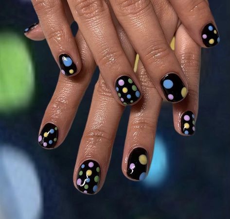 Black Groovy Nails, Black Nails With Dots, Short Polka Dot Nails, Monochrome Nail Designs, Short Artsy Nails, Twee Nails, Mod Nails, 60s Nails, Dot Nails