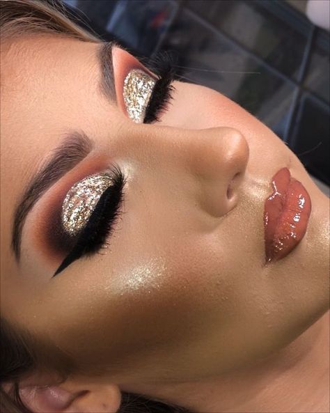 Sparkle Eyeliner, Nye Makeup, Midnight Cowboy, Glitter Liner, Full Glam, Glitter Eye Makeup, Glitter Eyeliner, Glam Makeup Look, Beautiful Eye Makeup