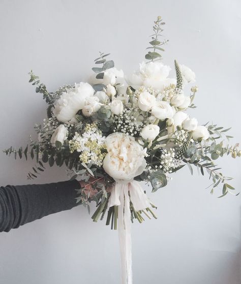 Neutral Wedding Colors, Green Wedding Colors, White Wedding Bouquets, Neutral Wedding, Trendy Flowers, Wedding Color Palette, Bride Bouquets, Bridal Flowers, Wedding Beauty