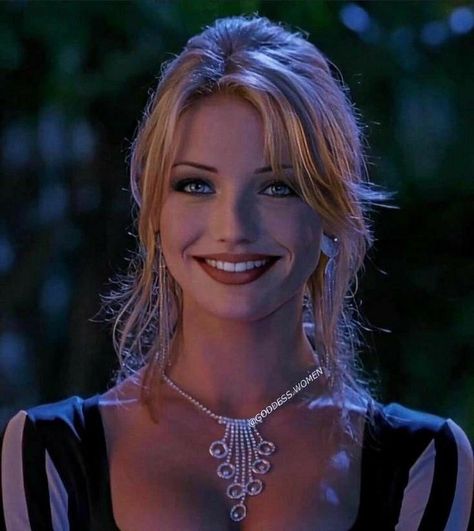 The Mask Cameron Diaz The Mask, Cameron Diaz Style, 90s Hairstyles, Cameron Diaz, 짧은 머리, The Mask, Celebrities Female, Pretty People, A Woman