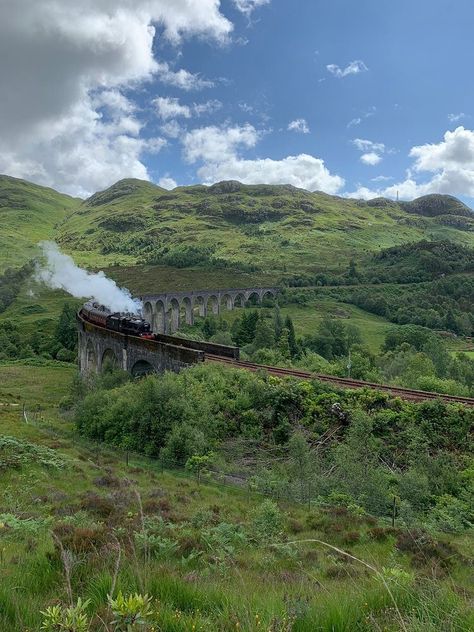 Harry potter train < 3 Harry Potter Train Scotland, Harry Potter Scotland, Harry Potter Train, Harry Potter Castle, Edinburgh, Scotland, United Kingdom, Harry Potter, Castle