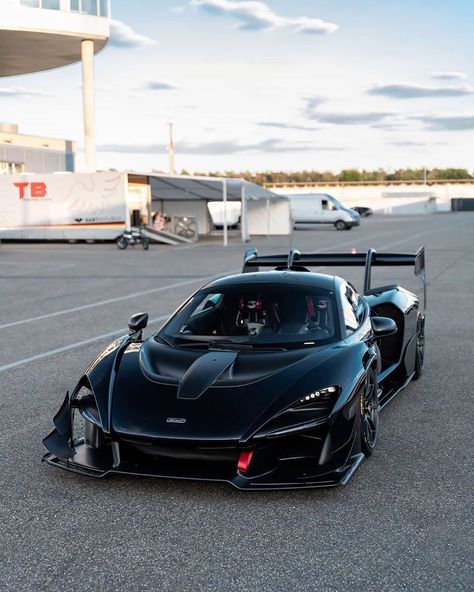 Black Mclaren, Mclaren Senna Gtr, Racing Wallpaper, Mclaren 765lt, Mclaren Senna, Sports Car Wallpaper, Mclaren Cars, Aston Martin Vanquish, Mc Laren