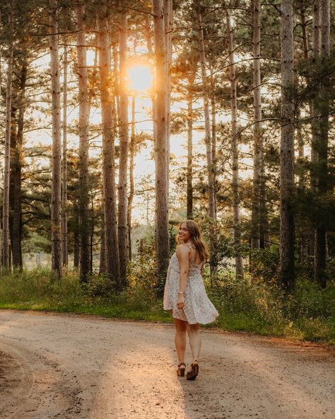 I have been beyond obsessed with these the minute we took them, the weather was so perfect, the wildlife was crazy active. Everything was just perfect PERFECT!!! #seniorpictures #minnesotaphotographer #statepark #seniorphotographer #minnesota #wisconsinphotographer #dreamy #sunset #goldenhour #field #wildflowers #photography #outfitinspiration #senioroutfit Senior Pics Nature, National Park Senior Pictures, Golden Hour Photography Portraits, Woodsy Senior Pictures, Forest Senior Pictures, Woodsy Photoshoot, Woods Photoshoot, Sunset Senior Pictures, Golden Hour Photoshoot