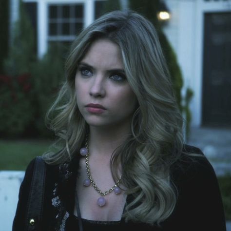 Hanna Marin Season 1, Hanna Marin Icons, Hanna Marin Style, Hanna Marin Aesthetic, Ashley Benson Hair, Hanna Marin Outfits, Pretty Little Liars Cast, Pretty Little Liars Aesthetic, Hanna Pll