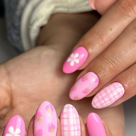 Pink Fruit Nails, Strawberry Nails Pink, Summer Nails Strawberry, Strawberry Nails Short, Pink Strawberry Nails, Strawberry Shortcake Nails, Picnic Nails, Nails Pink Summer, Nails Short Summer