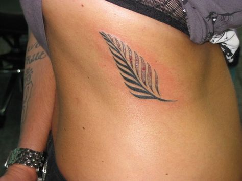 fern tattoo | done while i was on vacation in New Zealand Silver Fern Tattoo, Maori New Zealand, Pirate Skull Tattoos, New Zealand Tattoo, Tattoo Foot, Fern Tattoo, Filipino Tattoos, Marquesan Tattoos, Maori Tattoo Designs