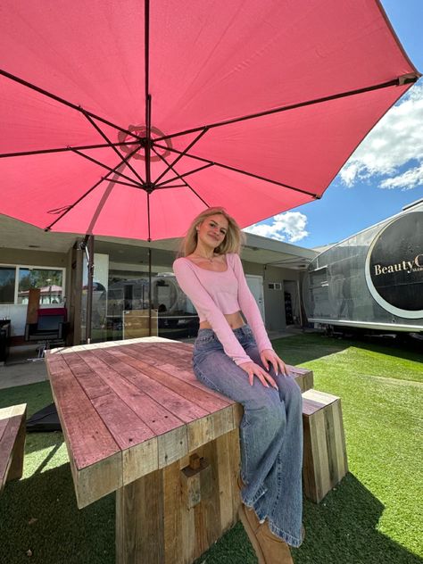 Pink Longsleeve Outfit, Light Pink Long Sleeve Shirt Outfit, Pink Long Sleeve Outfit, Pink Longsleeves Outfit, Pink Shirt Outfit Aesthetic, Pink Long Sleeve Shirt Outfit, Crop Top Outfits Winter, Pink Crop Top Outfit, Pink Long Sleeve Crop Top