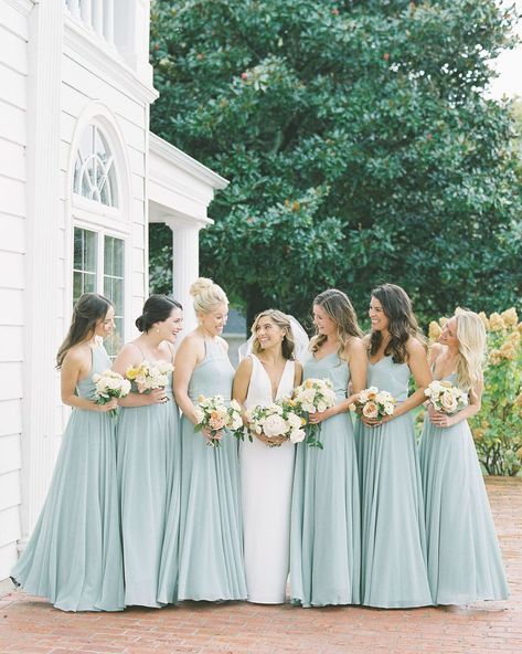 Lauren chose two styles of sea glass-colored Jenny Yoo gowns for her six bridesmaids. #Bridesmaid #DResses #SeaGlass #Blue #Green #Fashion #Wedding #Inspiration | Martha Stewart Weddings - This Maryland Wedding Melded East and West Coast Style Floral Aisle Markers, Peach Centerpieces, Blue Table Runners, June Wedding Colors, Seafoam Wedding, Floral Aisle, Easton Maryland, Peach Wedding Bouquet, Sea Glass Wedding