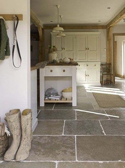 Grey limestone floor Flagstone Tile, Kitchen Styles, Flagstone Flooring, Stone Floor, Limestone Flooring, Natural Stone Flooring, Laundry Room Inspiration, Slate Flooring, Floor Ideas