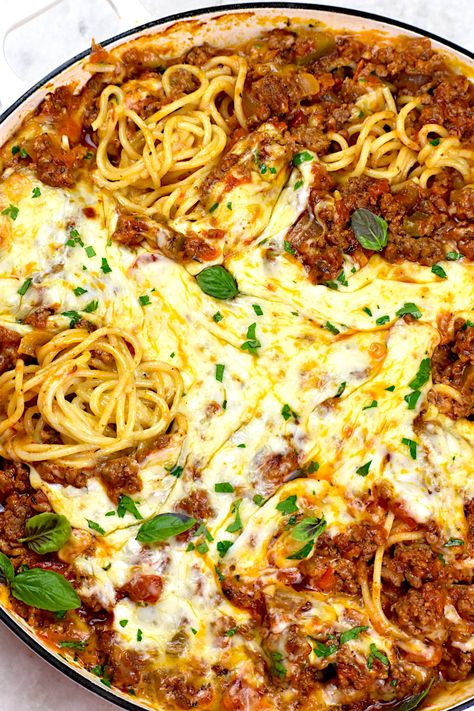 TikTok Spaghetti is a viral hit recipe where creamy, cheesy alfredo pasta meets tomato meat sauce in a casserole that's hard to resist! Viral Tik Tok Spaghetti, Tic Toc Recipe, Tic Toc Spaghetti, Viral Spaghetti Recipe, Southern Spaghetti Recipes, Viral Tik Tok Recipes, Tik Tok Spaghetti, Cheesy Alfredo Pasta, Viral Tiktok Spaghetti