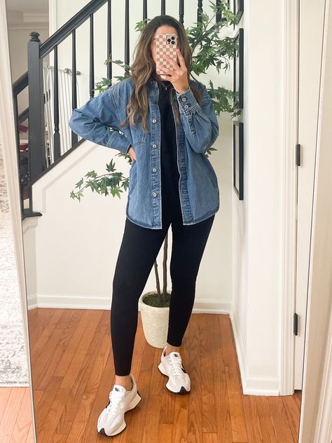 Leggings Work Outfit Fall, Curvy Jeans Outfit, Black Leggings Outfit Casual, Mom Jeans Outfit Casual, Casual Outfits With Leggings, Black Leggings Outfit Summer, Leggings And Sweater, Errands Outfit Spring, Leggings Outfit Spring