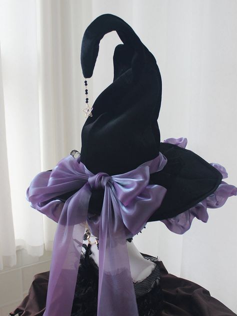 【-Witch's Curse-】 #GothicLolita #Halloween Witch Hat

◆ Shopping Link >>> https://lolitawardrobe.com/witchs-curse-gothic-lolita-halloween-witch-hat_p8019.html Witch Hat Costume Diy, Kawaii Witch Hat, Witch Hats Costume, First Halloween Costumes, Victorian Halloween, Wizard Hat, Clothing Reference, Gothic Witch, Witch Hats