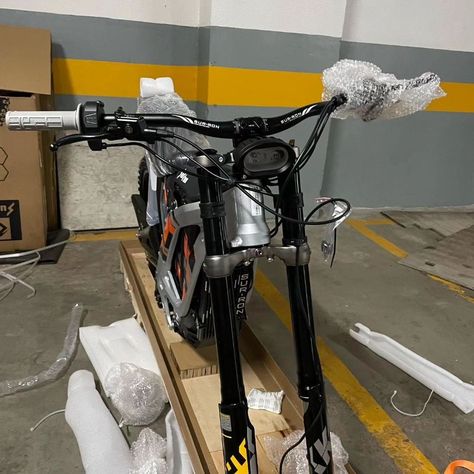 All bikes are brand new still sealed with all accessories 2keys charger 2 helmets with all paperwork and 2years guarantee Contact for you order Electric Dirt Bike, E Scooter, Puff And Pass, Plate Holder, Electric Motorcycle, Electric Bicycle, Electric Scooter, Dirt Bike, Electric Bike