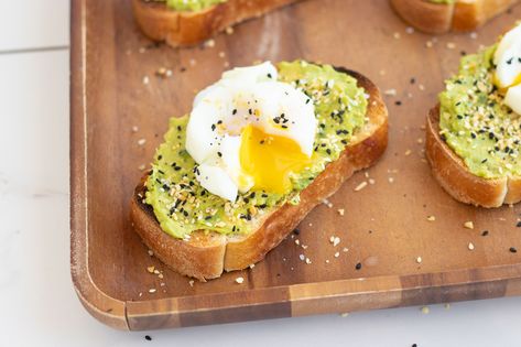 Everything But the Bagel Breakfast Avocado Toast - Forkly Mediterranean Grilled Cheese, Best Ground Beef Recipes, Avocado Toasts, Avocado Toast Breakfast, Low Fiber Diet, Everything But The Bagel, Avocado Toast Egg, Breakfast Bagel, Cheese Stuffed Peppers