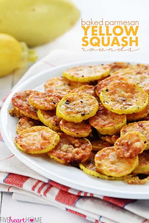 Parmesan Yellow Squash, Baked Yellow Squash, Squash Chips, Summer Squash Recipes, Yellow Squash Recipes, Baked Squash, Parmesan Zucchini, Squash Recipe, Keto Ideas