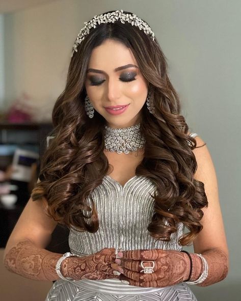 Top 24 Real Brides Who Opted for Hairbands For Their BIG Day! | ShaadiSaga Bridal Hair Accesories, Hairband Hairstyle, Reception Hairstyles, Braids Curls, Hairstyles For Gowns, Bridal Hairstyle Indian Wedding, Engagement Hairstyles, Bridal Eye Makeup, Bridal Hair Buns