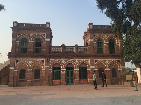 Bagrian Haveli (near Nabha, Punjab) Punjabi Haveli House, Old Punjabi House Design, Punjab Home Design, Haveli Design Houses Rajasthan, Punjabi Haveli House Design, Punjab House Design, Haveli Design Houses Punjab, Haveli Aesthetic, Punjabi House Design