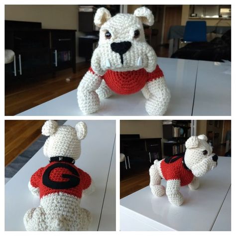 Georgia Bulldog, Swap Ideas, Kawaii Crochet, Crocheted Items, Crochet Amigurumi Free, University Of Georgia, Sewing Embroidery Designs, Crochet Dog, Crochet Items