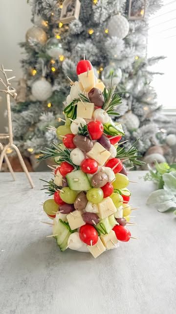 Christmas Chuterie Board, Charcuterie Tree Cone, Charcuterie Items, Charcuterie Tree, Christmas Tree Charcuterie, Tree Charcuterie, Christmas Vegetables, Surviving Christmas, Christmas Charcuterie