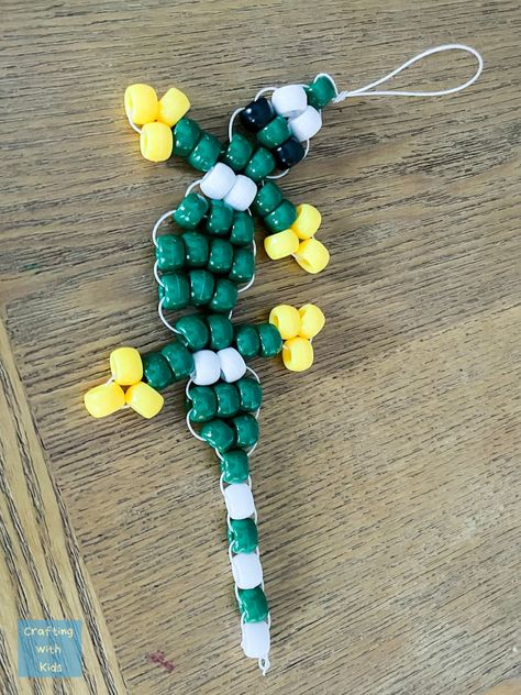 Check out this step-by-step tutorial on how to make a bead lizard. This simple beaded craft is easy for younger kids and older too. After you're done you will have a cute Bead Lizard to display or play with. How To Make A Bead Lizard, Beaded Gecko Pattern, How To Make A Beaded Lizard, Pony Bead Lizard Pattern, Lizard Bead Pattern, How To Make Beaded Animals, Beaded Lizard Pattern, Seed Bead Animals Tutorials, Bead Lizard Tutorial