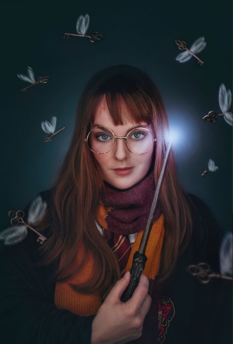 Harry Potter self portrait fantasy photography Gryffindor hogwarts hogwarts houses Slytherin Photoshoot, Harry Potter Photoshoot Ideas, Mystical Photography, Harry Potter Photoshoot, Harry Potter Photography, Hardy Potter, Self Portraiture, Harry Potter Portraits, Magic Photography