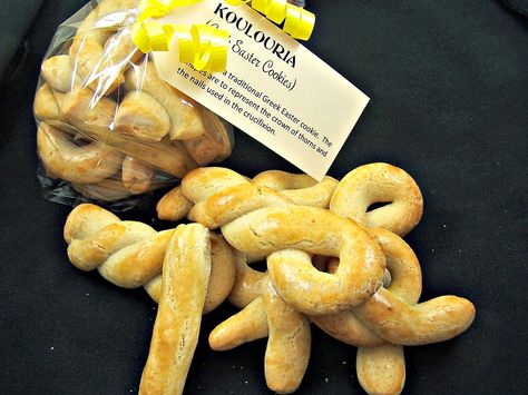 Olla-Podrida: Koulouria (Greek Easter Cookies) Koulouria Greek, White Almond Cakes, Spinach Alfredo, Greek Recipes Authentic, Greek Cookies, Asparagus Bacon, Greek Easter, German Potato Salad, Summer Snacks