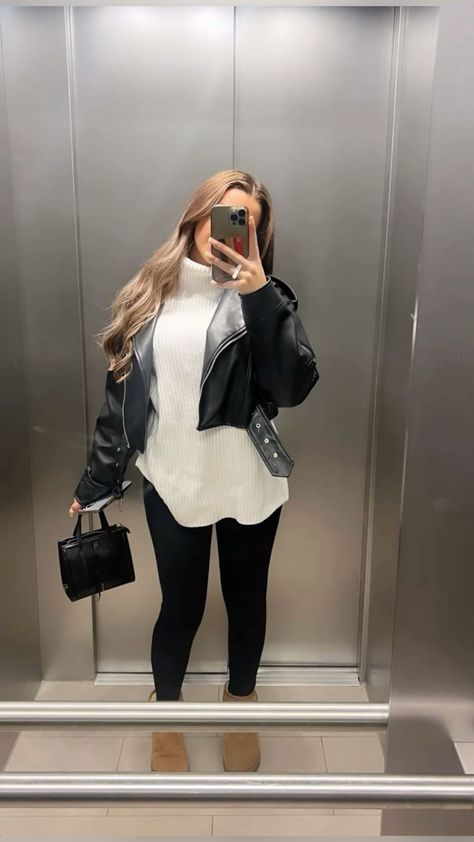 Casual Black Leggings Outfit Winter, Daily Outfit Inspiration Winter, Rainday Outfits, Autumn Leggings Outfits, Leggings Ootd, Outfits Leggins, Stile Blair Waldorf, Adrette Outfits, Modele Fitness