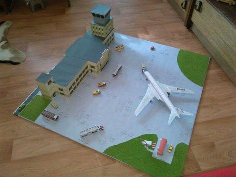 Paper Airplane Models, Theme Poster, Airplane Crafts, Turkey Disguise, Bike Drawing, Passenger Aircraft, Science Projects For Kids, Card Model, Miniature Diy