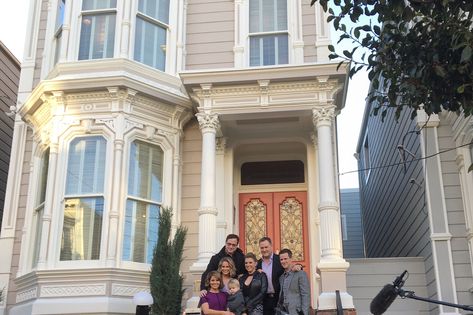 San Francisco's famed 'Full House' home sells for under asking Rich Houses, Beautiful California, San Francisco Houses, Fuller House, Architecture Model Making, House Fan, California Homes, Full House, Best Places To Travel