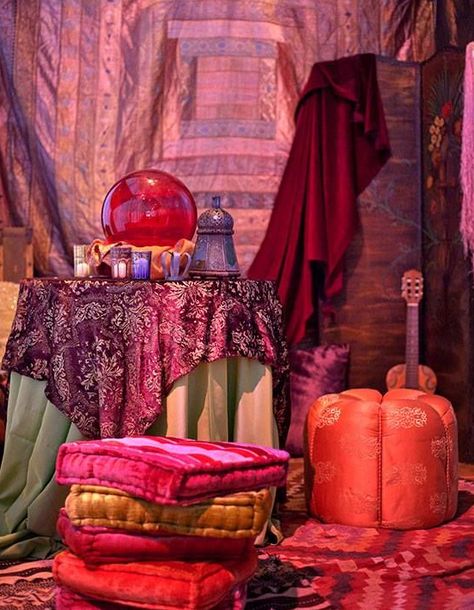 Fortune Teller Aesthetic Room, Tarot Themed Room, Tarot Room Decor, Fortune Teller Room, Fortune Teller Tent, Fortune Teller Aesthetic, Tarot Room, Buffet Halloween, Night Circus