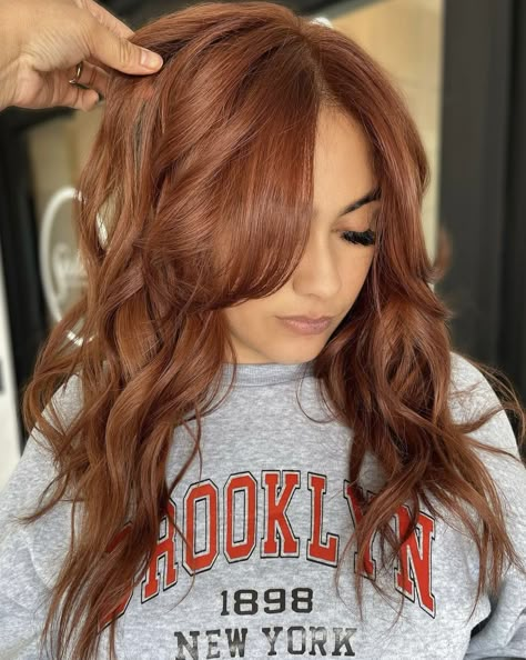 Red Orange Hair Color Ideas, Auburn Medium Length Hair, Dyed Red Hair Natural Looking, Cowgirl Red Hair, Summer Red Hair Color, Spring Red Hair Color, Dark Strawberry Blonde Hair, Gorgeous Red Hair, Reddish Hair