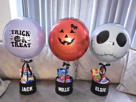 Our Halloween books are now available for pre-orders. 🎃👻 Please remember to pre-book to avoid disappointment. Elevate your Halloween party with our spooktacular personalized balloons! Add a ghostly touch of fun with names, messages, or creepy designs printed on high-quality latex or foil balloons. Perfect for haunted houses, costume parties, or trick-or-treat stations. Order now and let your Halloween spirit soar! 💀🎃👻 #Halloween #balloons #sweets #personalised #pumpkins #trickortreat #s... Halloween Stuffed Balloon, Halloween Balloon Bouquet, Balloon Gift Basket, Halloween Balloons Decorations, Balloon Basket, Halloween Balloon, Balloons Decorations, Halloween Balloons, Personalized Balloons