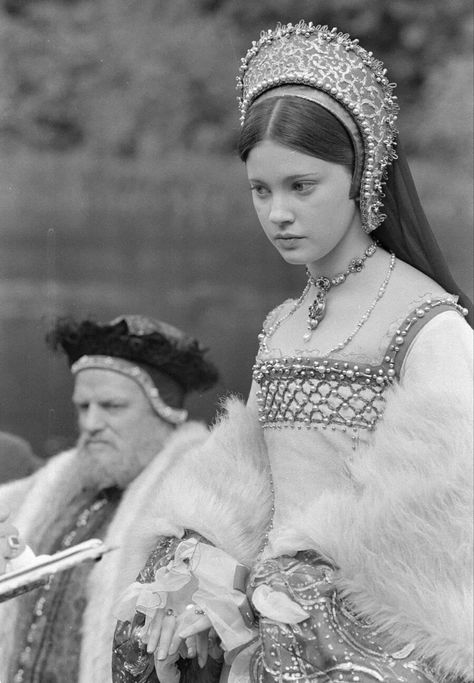 Lynne Frederick, Catherine Howard, Katherine Howard, Tudor Dynasty, Tudor Era, Royal Dresses, Duchess Of York, Henry Viii, Princess Gown