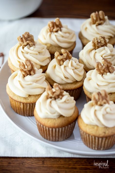 Walnut Cupcakes, Cupcake Recipes Unique, Maple Cupcakes, Maple Buttercream Frosting, Maple Buttercream, Specialty Cupcakes, Maple Recipes, Maple Frosting, Unique Cupcakes