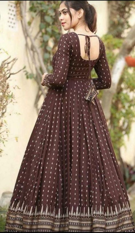 Printed Long Gowns, Anarkali Kurti, Frock For Women, Cotton Long Dress, Long Gown Dress, Long Dress Design, Indian Gowns Dresses, Unique Blouse Designs, Kurti Designs Party Wear