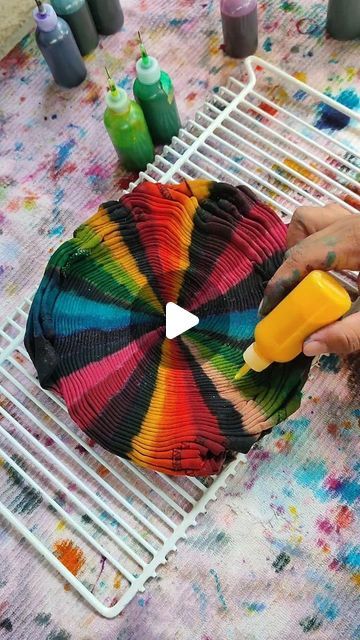 How To Make Dye For Tie Dye, Tie Dye Tying Techniques, Fun Tye Dye Ideas, Tie Dye Curtains Diy, Tiy Diy Patterns, Tie Dye Folds Techniques, Tie Dye Shirts Patterns Tutorials, Spiral Tie Dye Techniques, How To Geode Tie Dye