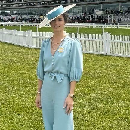 CLAIRE MISCHEVANI on Instagram: "Stunning @eleanorfranchitti wearing Claire Mischevani Cressida jumpsuit, at Royal Ascot 2024 🎩🐎
.
Hat @beesmithhats 
.
#clairemischevani #mischevani #mischevanistyle #mischevaniladies #royalascot" Claire Mischevani, Royal Ascot, Carry On, Bespoke, Jumpsuit, Hats, How To Wear, On Instagram