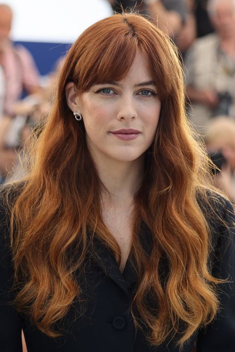 Redhead Makeup, Red Hair Inspo, Riley Keough, Beautiful Haircuts, Ginger Hair Color, Cool Short Hairstyles, Long Curls, Long Hair With Bangs, New Hair Colors