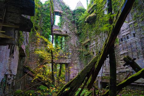 Exploring The Spooky - And Abandoned - Buchanan Castle In Scotland! 2 West Highland Way, Derelict Buildings, Places In Scotland, Castle Scotland, Spooky Places, Castles In Scotland, Abandoned Castles, Scotland Castles, Best Flights